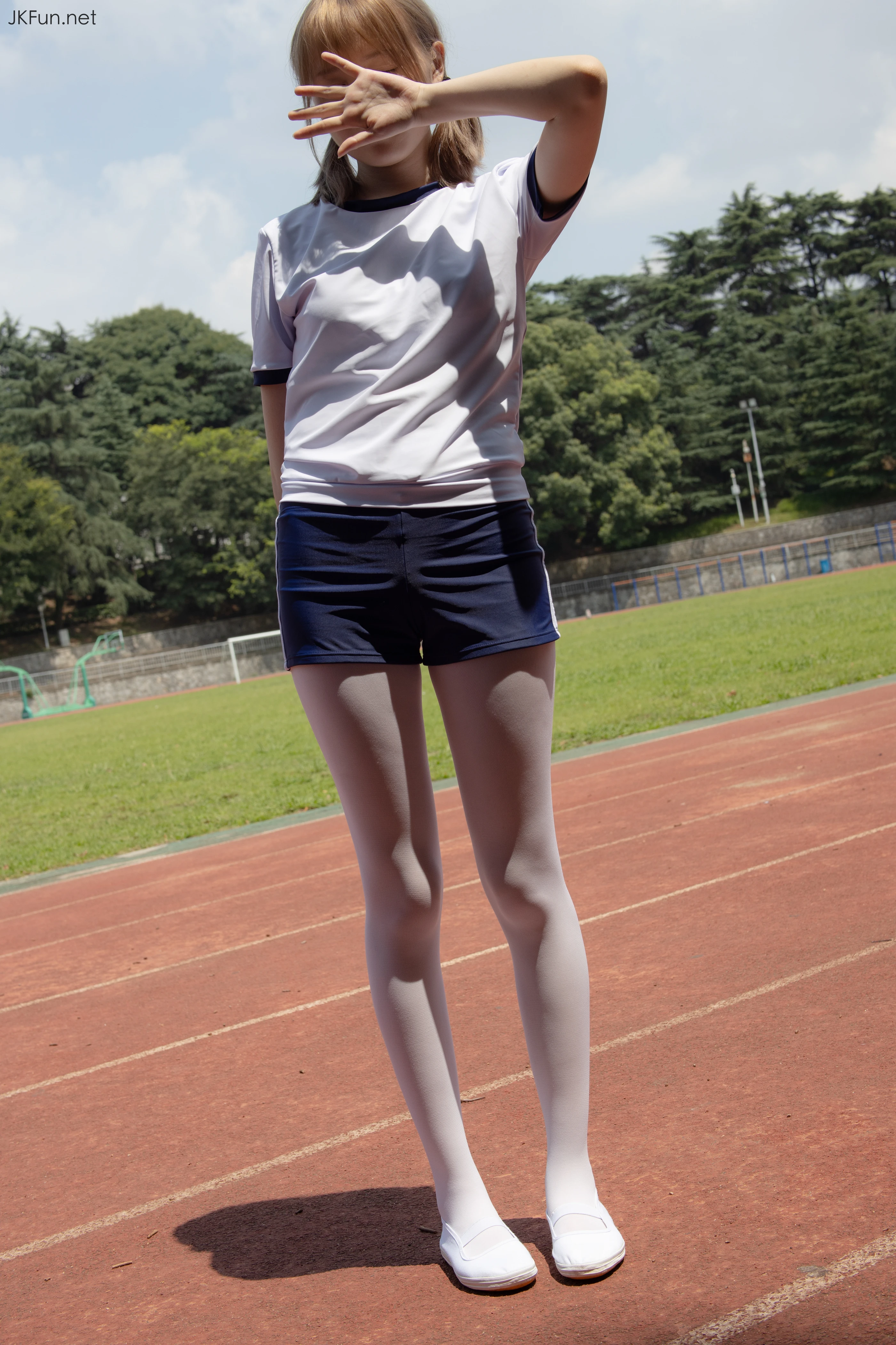 森萝财团 [JKFUN-019] 80D白丝外景体操服 Aika [107P 1V]插图8